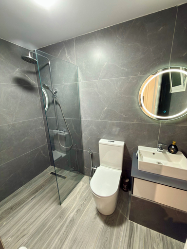 Bathroom 4, Full Moon Apartments, Sarandës