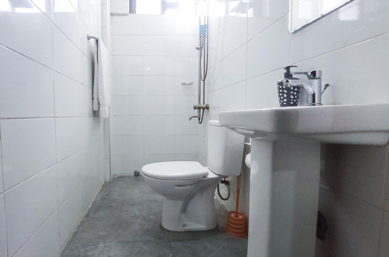 Bathroom 3, American mall, Accra