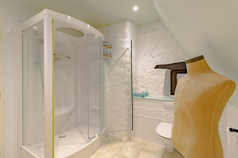 Bathroom 4, Les Ocelles De Sarlat, Dordogne