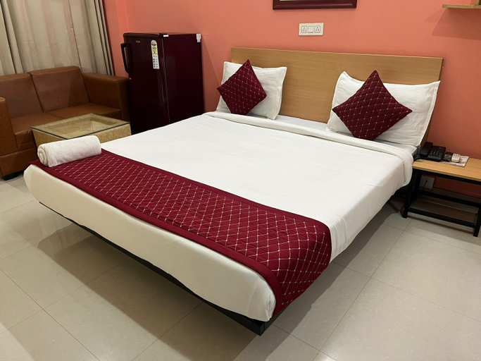 Room 4, Cloud Bay Hotels - Sector 69, Gurgaon