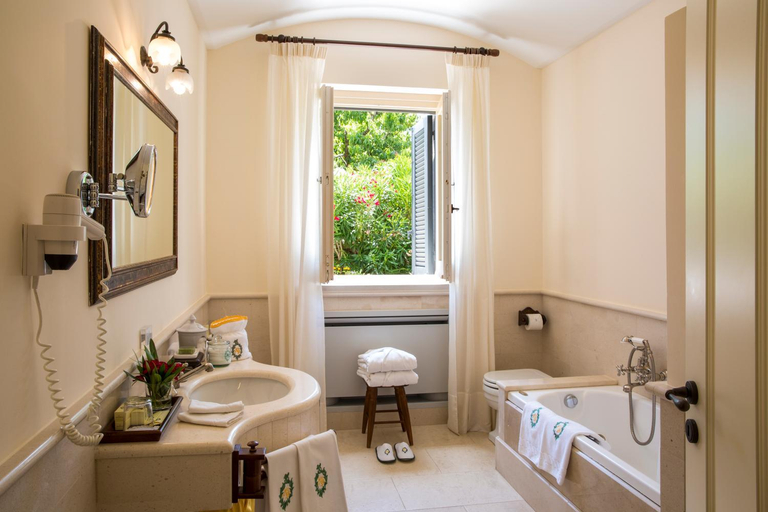 Bathroom 4, Masseria San Domenico - Preferred Hotels & Resorts, Brindisi