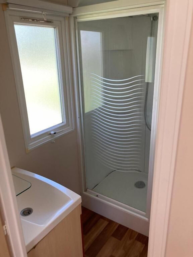 Bathroom, Camping l'Ile d'Amour, Yonne