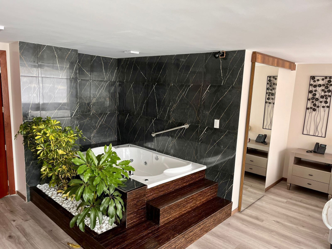 Bathroom 4, Hotel Ambato, Ambato