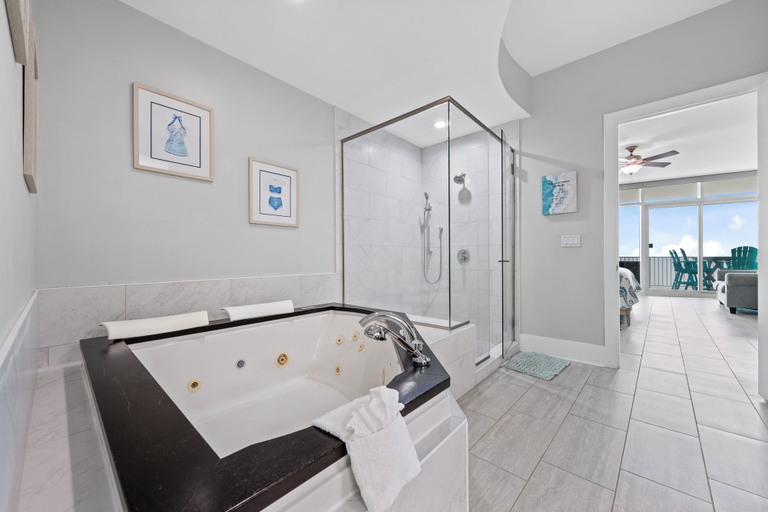 Bathroom 4, Turquoise Place 1108 D, Baldwin