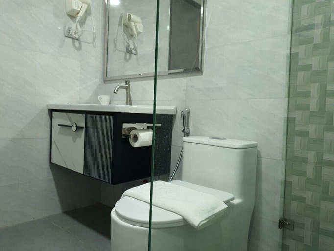 Bathroom 5, Blue Hotel and Resort , Porac