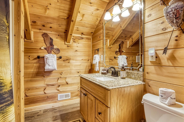 Bathroom 3, Bear Hug Cabin Gatlinburg Convenient to Everything!, Sevier