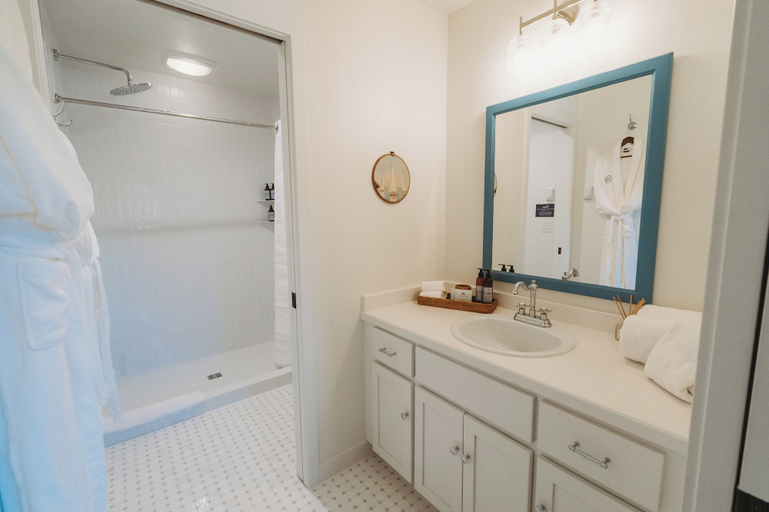 Bathroom 3, The Cottages at Bigfork, Flathead