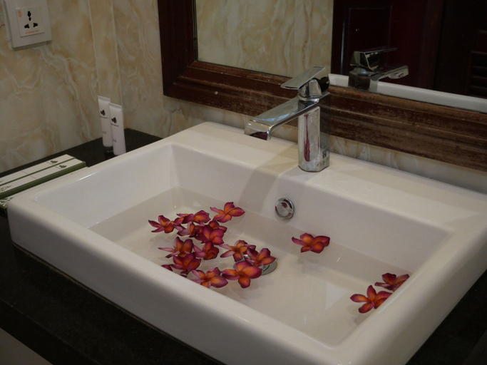 Bathroom 3, STC Hotel School, Siem Reap