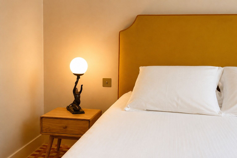 Bedroom 3, Latroupe Hotel Le Berger., Bruxelles