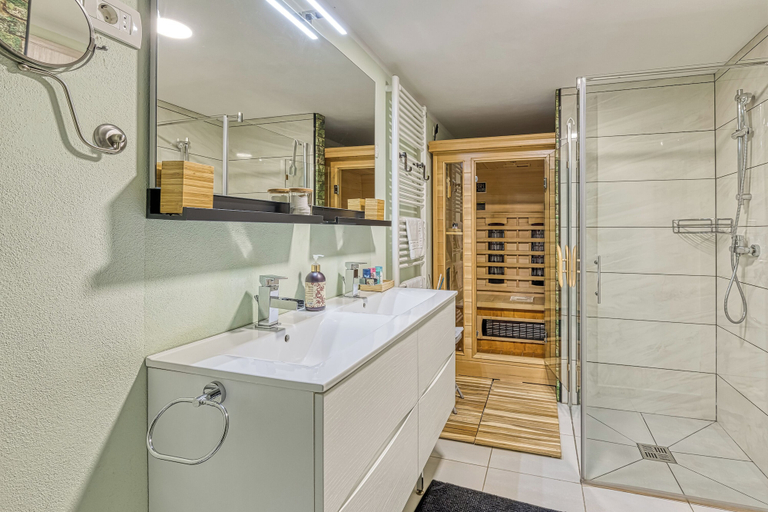 Bathroom 4, Rozi's Riverside Cottage, Delnice