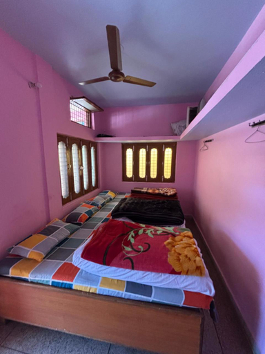 Bedroom 3, Omji Ashram - Tapovan Kuti, Uttarkashi