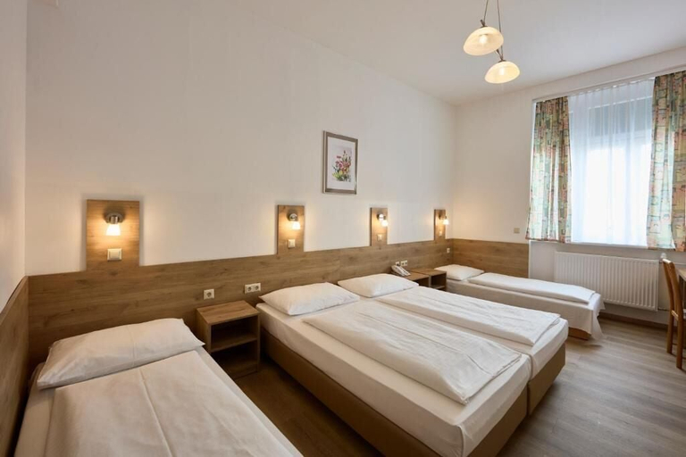 Bedroom 4, Hotel Terminus, Wien
