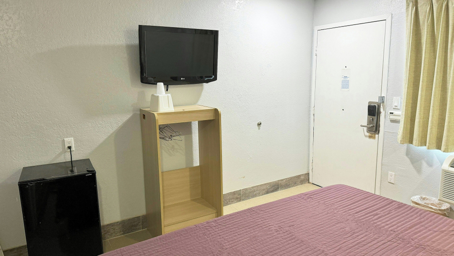 Bedroom 5, Xpress Inn & Extended Stays, Harrison