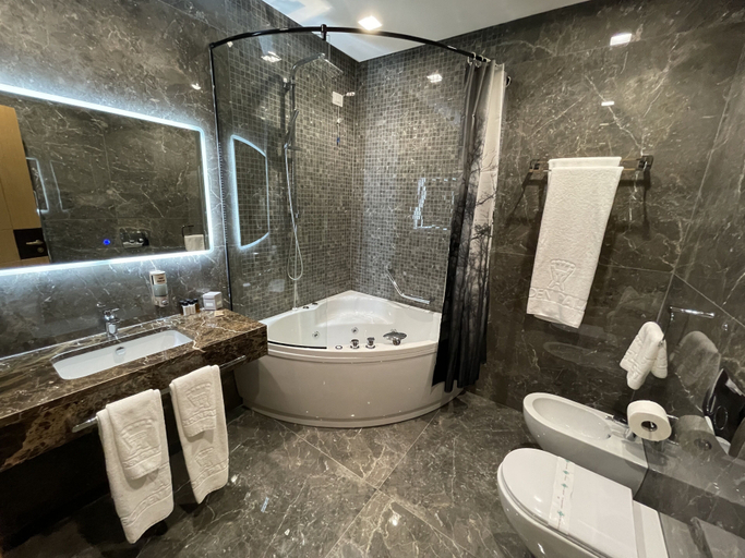 Bathroom 4, Hotel Golden Palace, Shkodrës