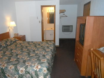 Living Area, Budget Inn Motel, Bond