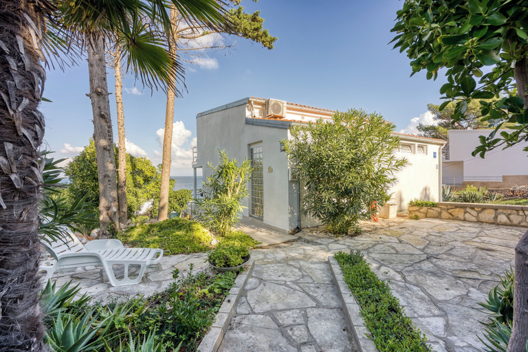 Garden, Valdarke Seaside Apt /w Sea View Terrace, Mali Lošinj