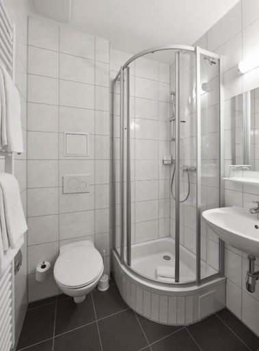 Bathroom 5, Hotel Terminus, Wien