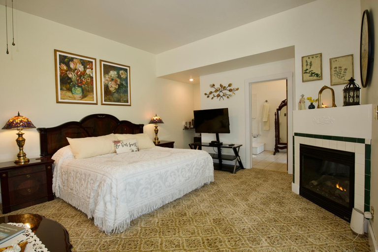 Bedroom 5, Cloran Mansion Bed & Breakfast, Jo Daviess