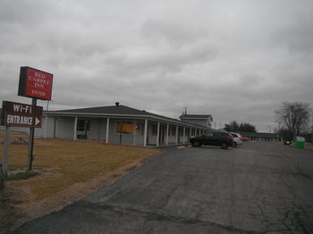 Hotel Front 2, Budget Inn Motel, Bond
