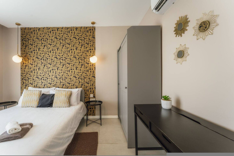 Room 4, Luxury Penthouse Jacuzzi BBQ Terrace Pool Table