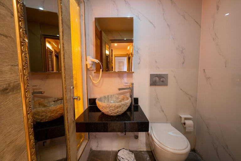 Bathroom 3, HOLIDAY BUSINESS SUIT, Bakırköy
