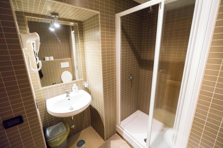 Bathroom 2, Funny Holiday, Rome