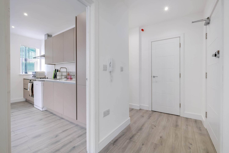 Others 3, Modern 2 Bedroom Apartments Town Centre Camberley, Surrey