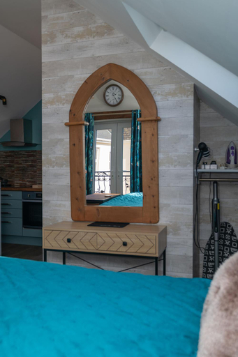 Bedroom 2, Little Orchard House Self-catering Garden View apartment, Devon