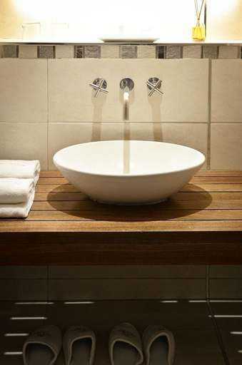 Bathroom 4, Hotel Iruna, General Pueyrredón