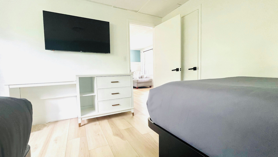 Bedroom 4, Motel Luzerne, Warren