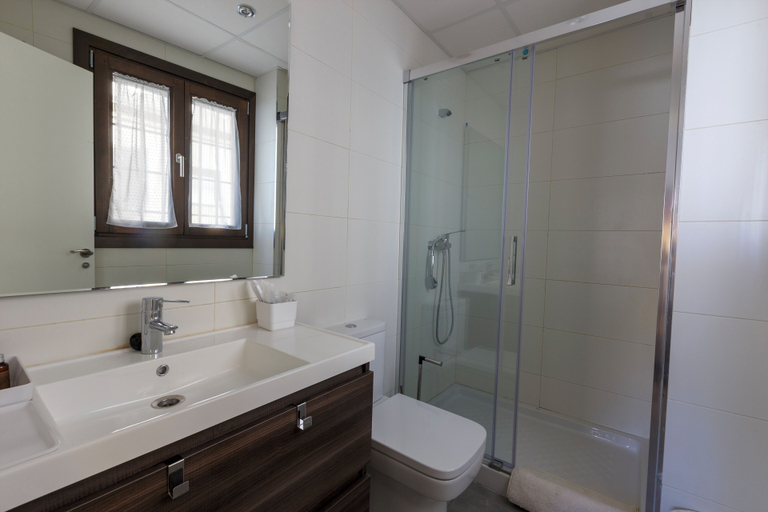 Bathroom 3, Apartamentos El Marqués, Málaga
