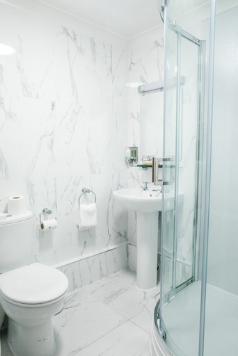Bathroom 4, The Old Fourpenny Shop Hotel, Warwickshire