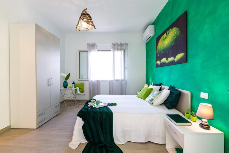 Bedroom 2, IL NOCCIOLO 12, Emma Villas, Livorno