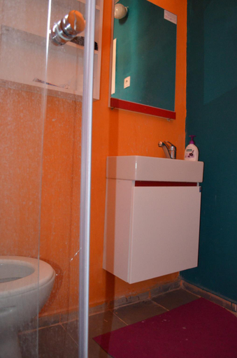 Bathroom 5, Shantihome Hostel Izmir, Konak