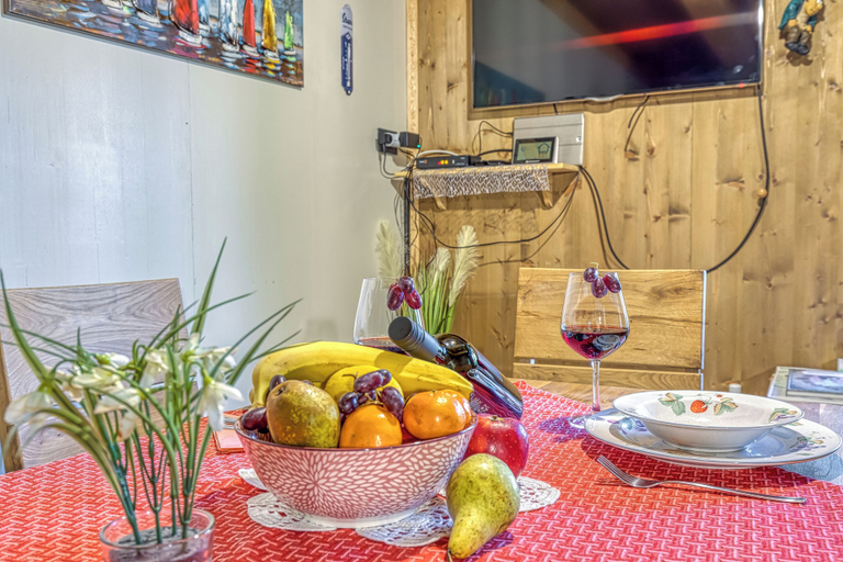 Dining 2, Fani's Riverside Home With Sauna & Beach, Delnice