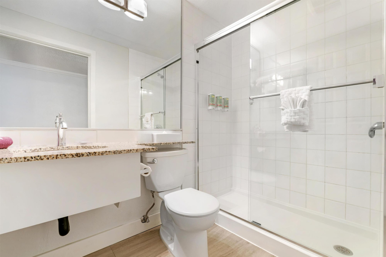 Bathroom 4, Best Western Inn At Penticton, Okanagan-Similkameen