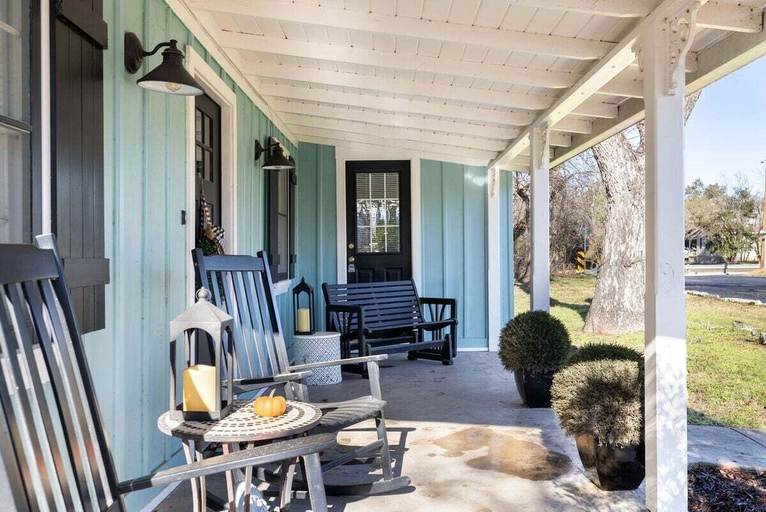 Terrace/patio 3, Town Creek Haus - Close to Wineries and Main!, Gillespie