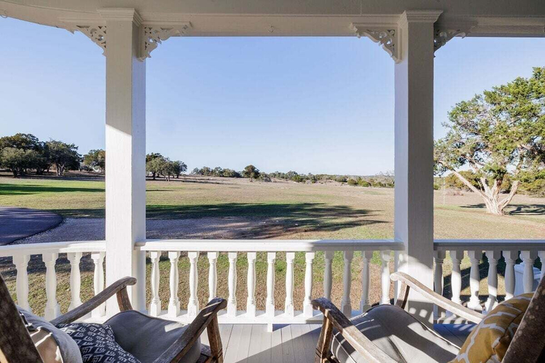 View from room, Unique Victorian Estate Pets Welcome Pool BBQ Picnic Privacy, Hays