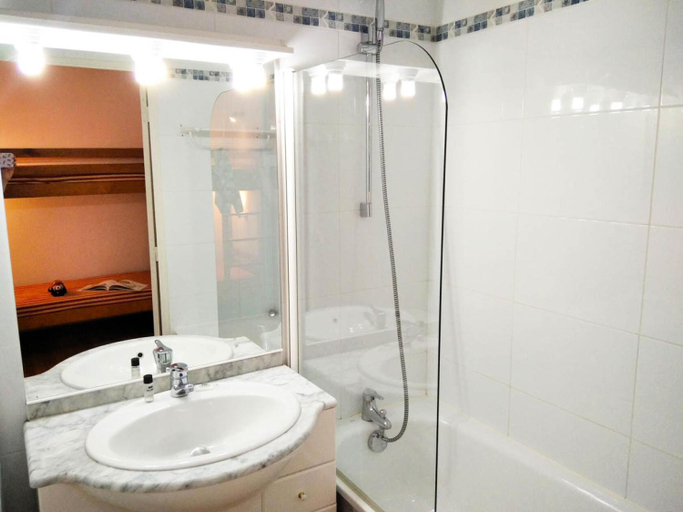 Bathroom, Residence Pic Du Midi - Apt n°57 - 1er etage - Batiment Desman MAE-8774, Hautes-Pyrénées