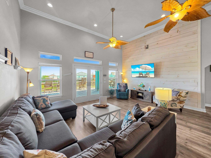 Living area 3, Heaven's Song 3 Bedroom Home, Galveston