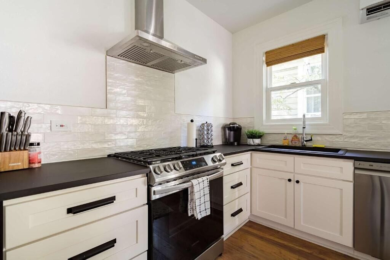 Private kitchen 5, Pomeroy, Multnomah