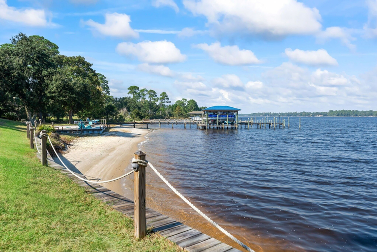 Beach, Bay Beach & Pool Access Stylish Navarre Home, Santa Rosa
