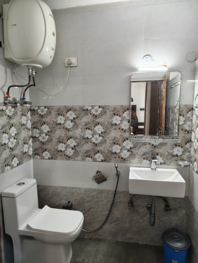 Bathroom, Hotel Premier, Kullu