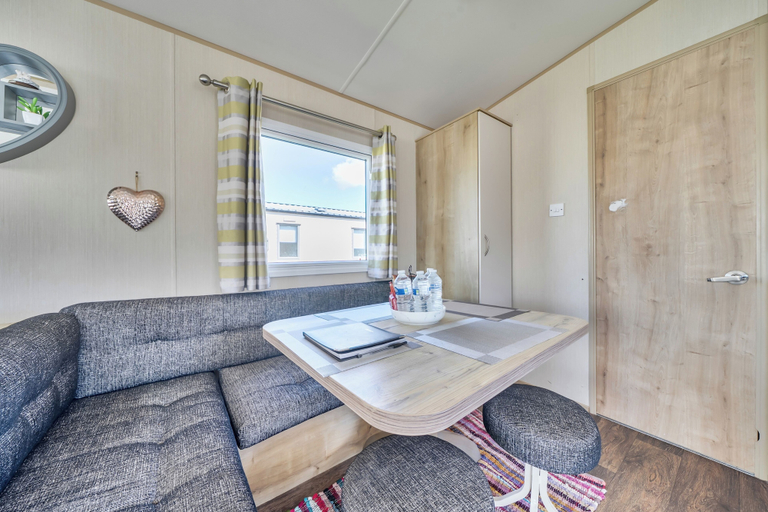 Interior, Sleeps 8 - Communal Spa Access - Parking, Denbighshire