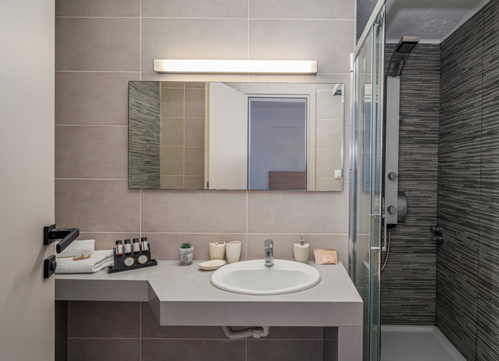 Bathroom 4, Arlen Beach Hotel, Crete