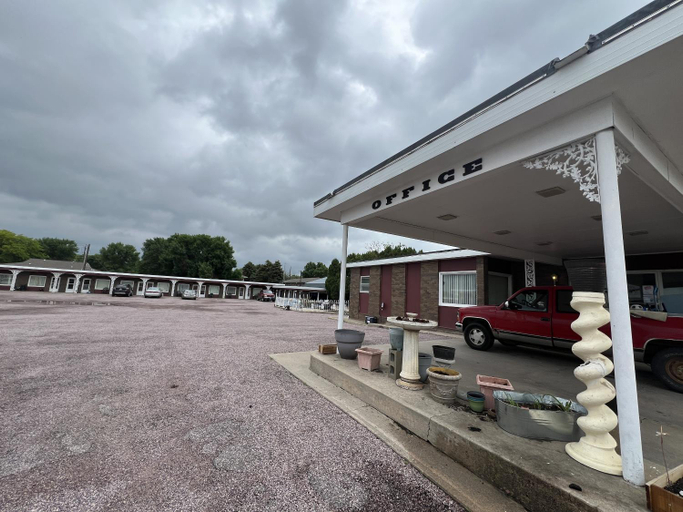 Public Area 3, Siesta Motel, Davison