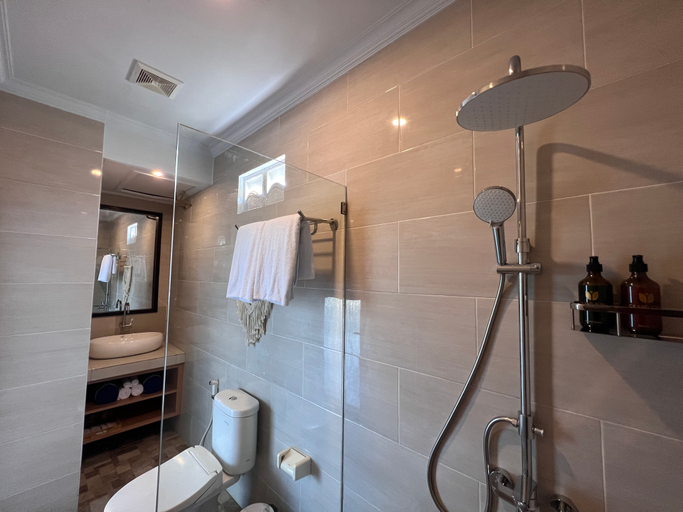 Bathroom 4, Grand Yuna Hotel, Klungkung