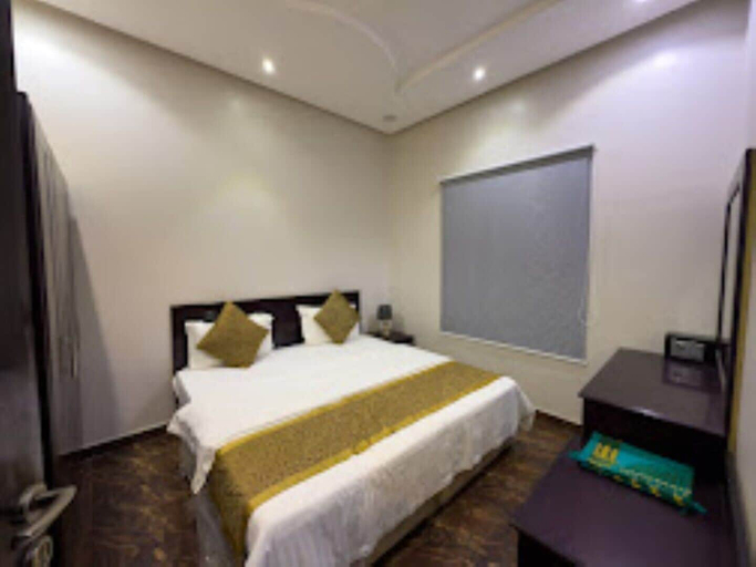 Room 2, Lailati Abou Gaffar Almansor, Riyadh