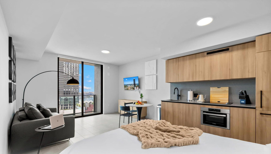Room 2, 501 First Studio Pool Access and Pet Spa, Miami-Dade