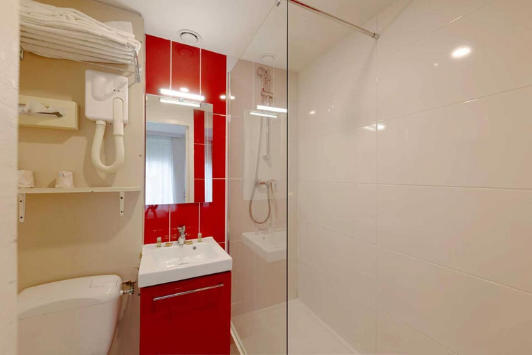 Bathroom 4, Metropol Hotel, Pas-de-Calais